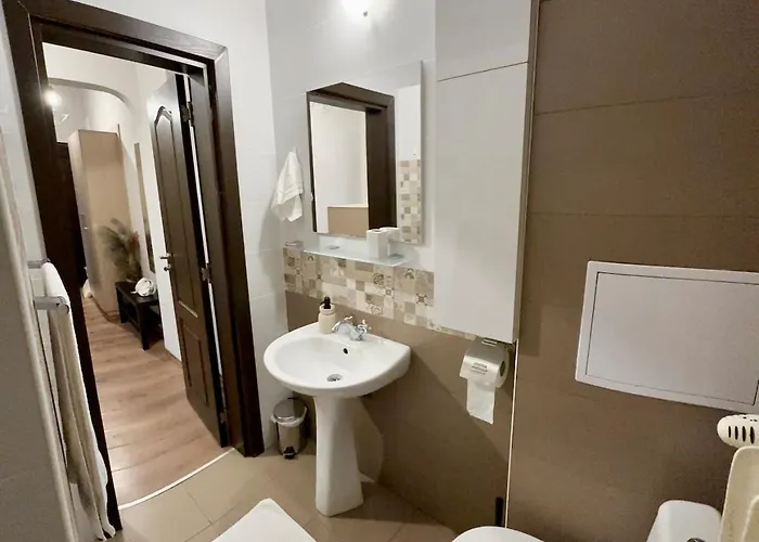 Center Maria アパート